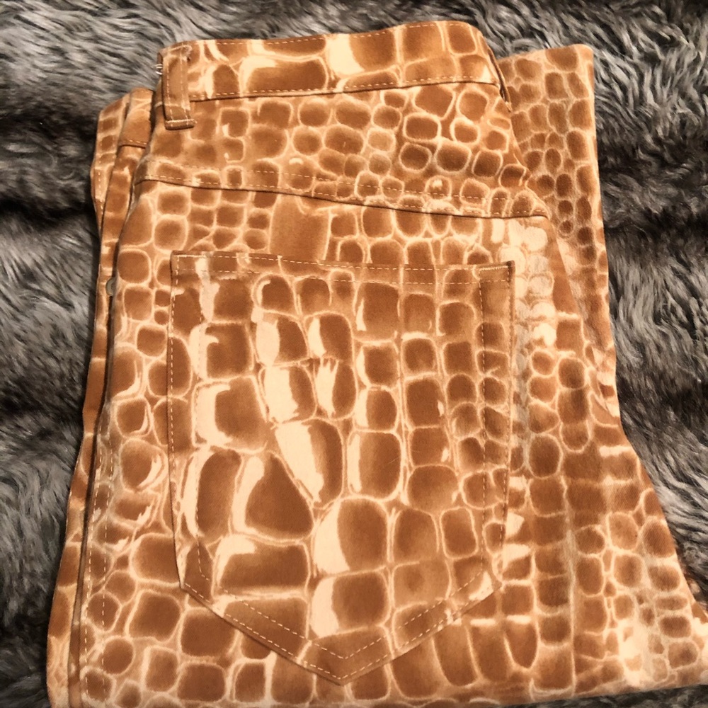 ESCADA 3 piece Alligator Print, pant & sweater set - Picture 6 of 9